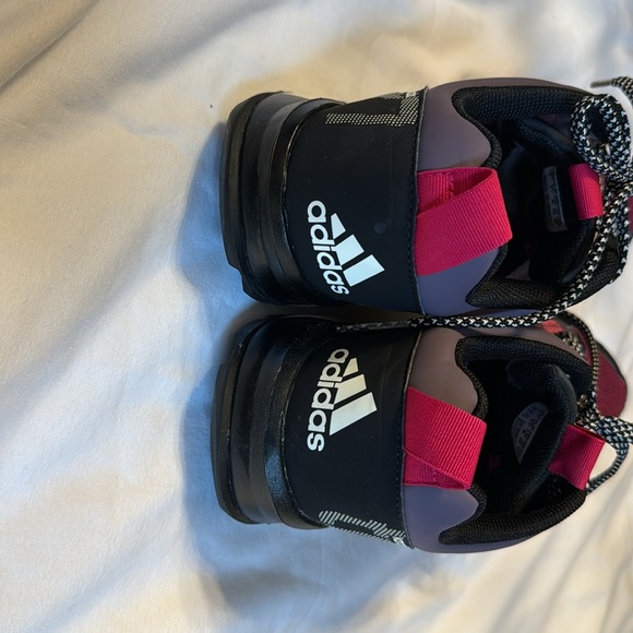 Women’s Adidas TRAXION size 8 running KANADIA  TR7 pink, purple, black white EUC - Picture 4 of 7